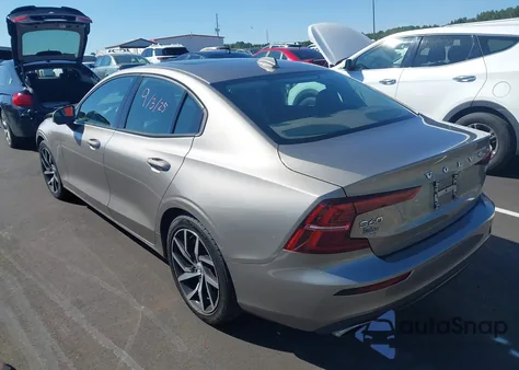 2020 Volvo S60 T5 Momentum из США, поврежденный, VIN 7JR102FK6LG045420